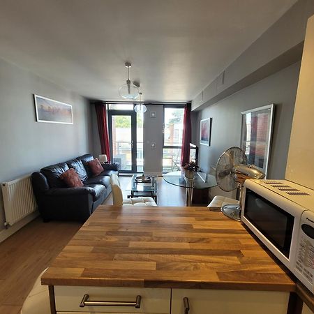 Lesley Court- A Lovely Spacious 2 Bedroom Apartment By Catchpole Stays Chelmsford Exterior photo