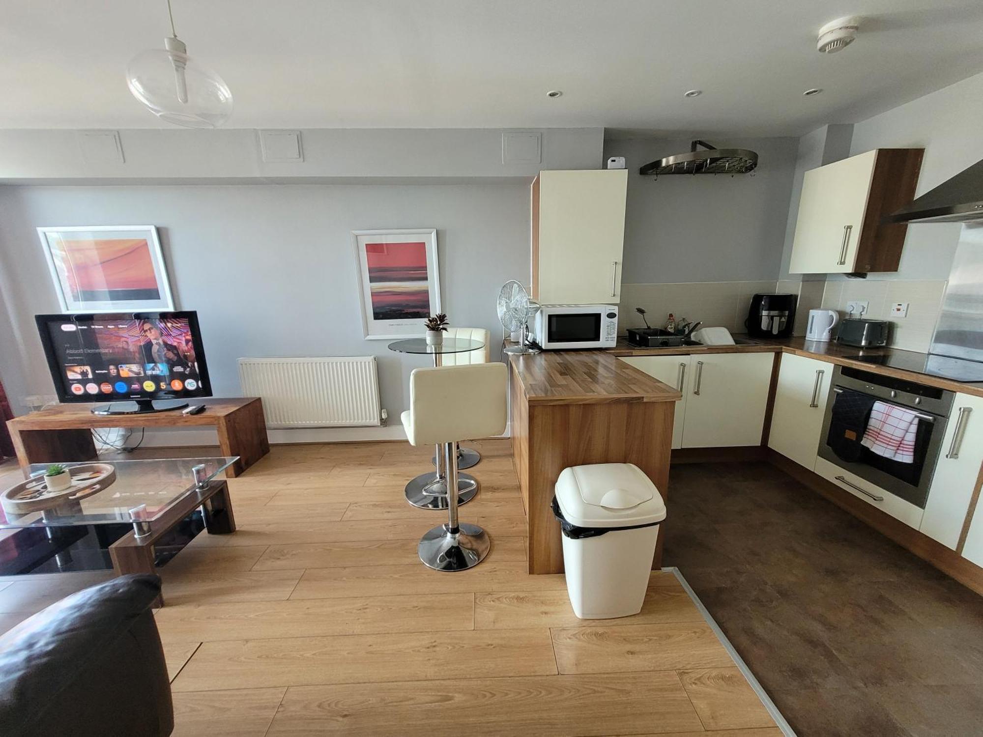 Lesley Court- A Lovely Spacious 2 Bedroom Apartment By Catchpole Stays Chelmsford Exterior photo